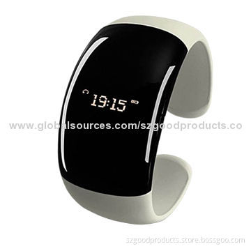 Bluetooth Bracelet with Vibrating Reminder Displays the Caller's Name and Phone Numbers on the OLED